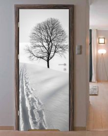 Naklejka na drzwi - Drzewo na polu w śniegu - 0110