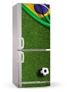 Naklejka lub mata magnetyczna na lodówkę - Murawa, piłka i flaga Brazylii - 00195